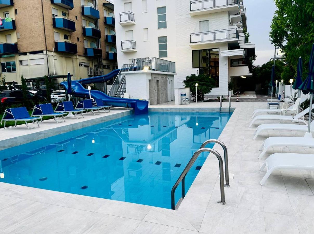 Clubhotel Residence 切塞纳蒂科 外观 照片